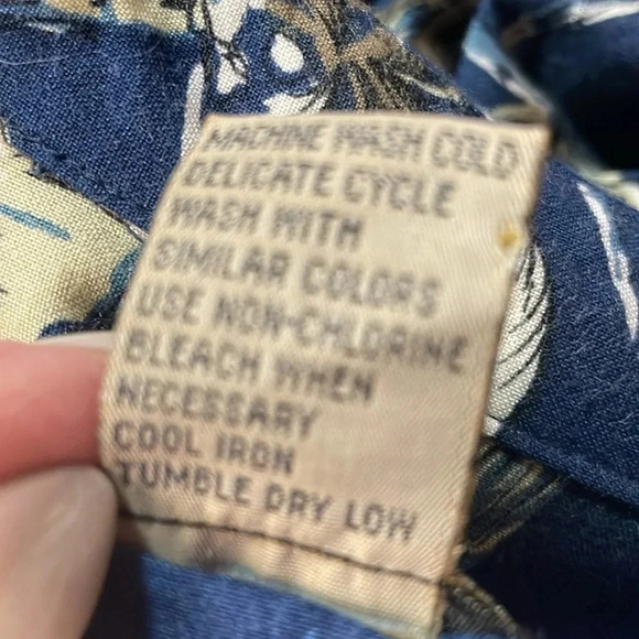 Bruno Mens button down Hawaiian 100% Rayon shirt size Large - Picture 5 of 5